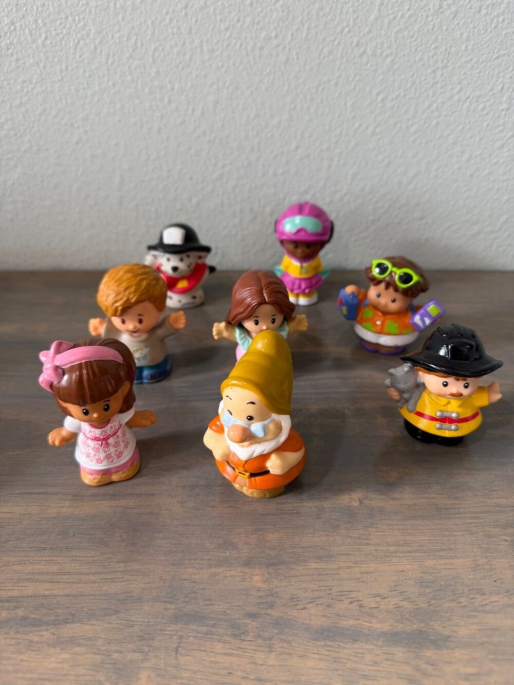 Fisher-Price Little People Lot of 8 Toy Figures